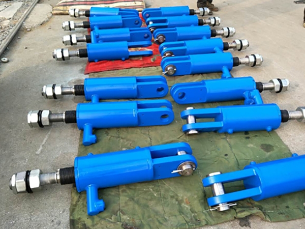 HP300高效能(neng)破碎機(ji)保險油(you)缸